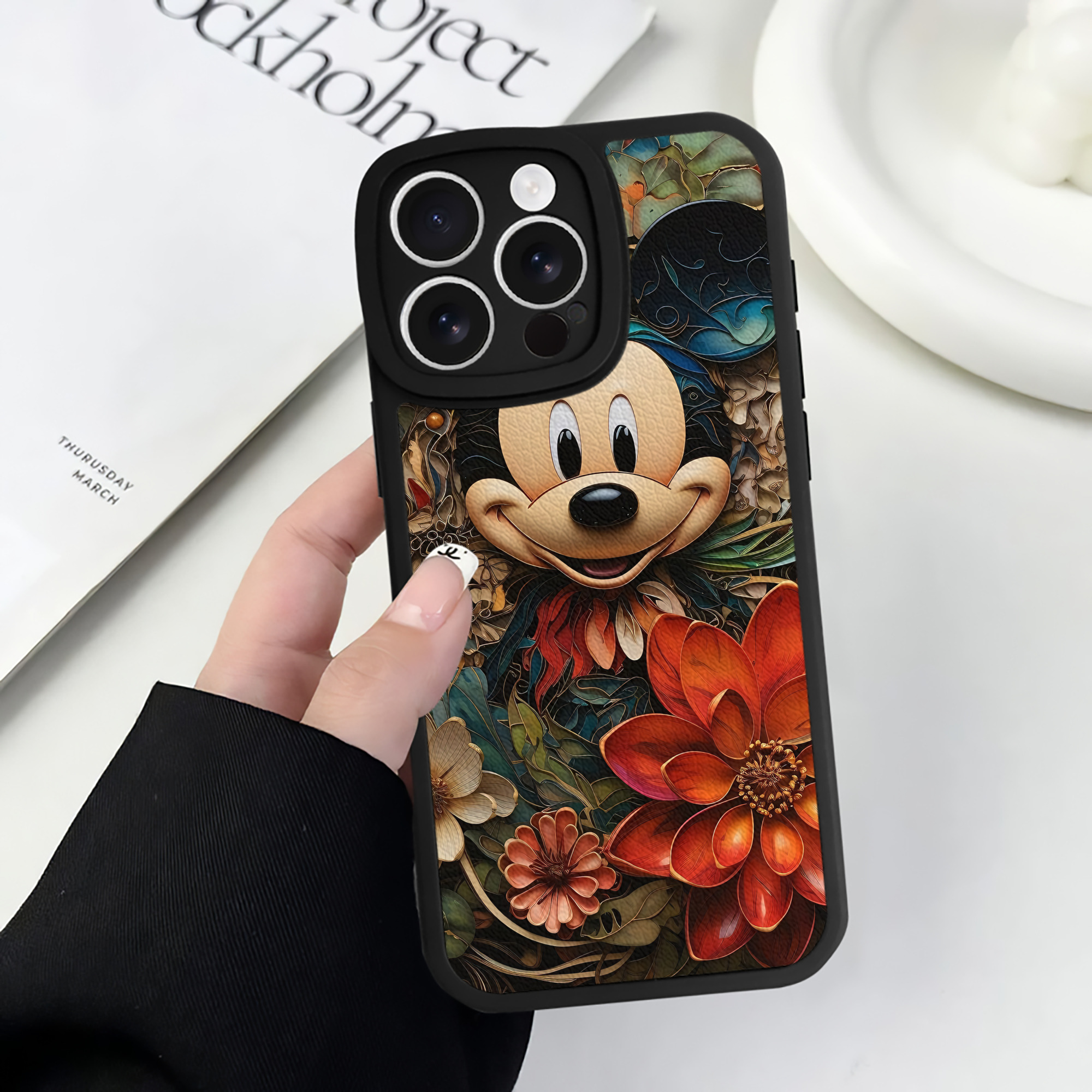 （画像用） ミッキーマウス Mickey Mouse 【iPhone 16シリーズ対応】シリコンスマホケース（レザー調） 材質：シリコン